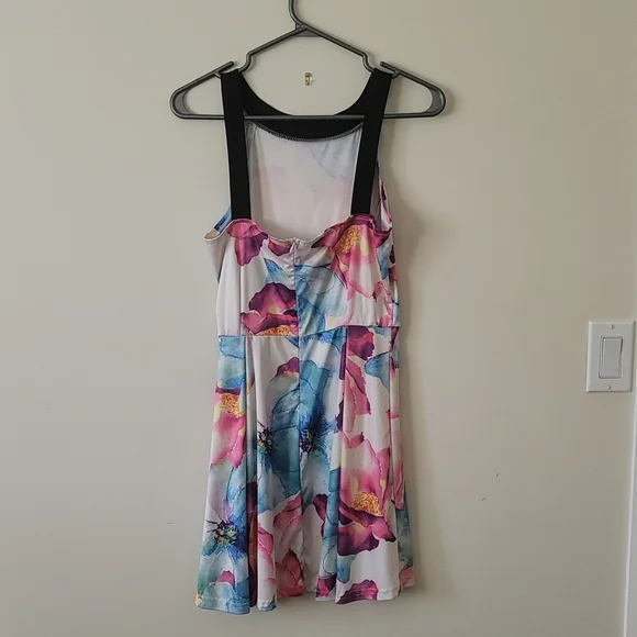 Sundress - Picture 2 of 4